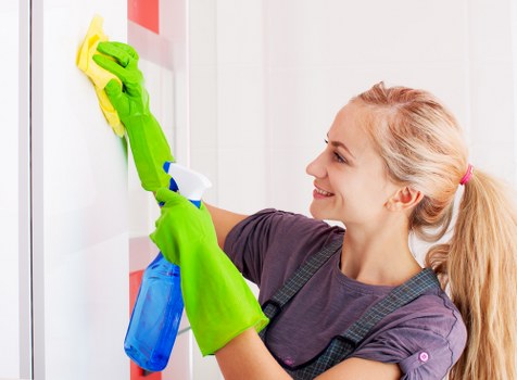 Professional house cleaning in SW11 for a tidy living room